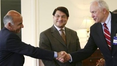 ما نوکر آمريکا هستیم، مراتب ارادت و خدمت بی دریغ ما را بپذیرید!