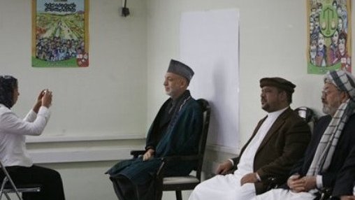 کرزی و دو متهم نقض حقوق بشر برای انتخابات ثبت نام کردند!