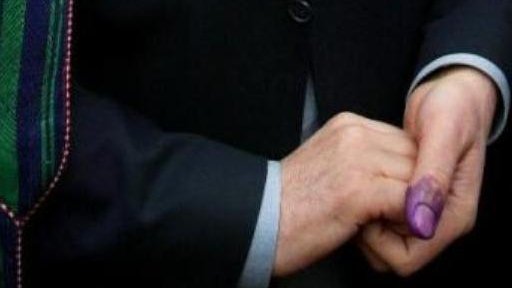 انگشت حکومت، زیر دندان یوناما