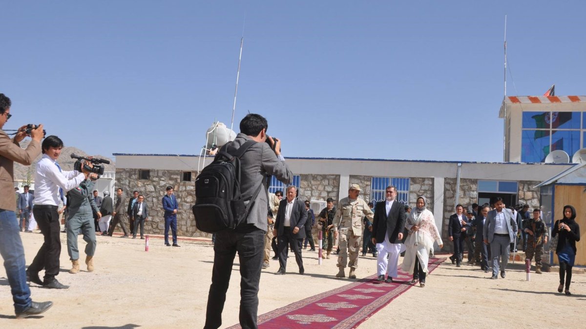 قالین روی خاک: نکاتی در مورد سفر سرور دانش به محروم ترین ولایت، دایکندی