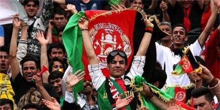 حضور تماشاگران افغانستانی در ورزشگاه آزادی تهران