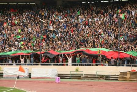 تماشاگران افغانستانی در ورزشگاه آزادی تهران